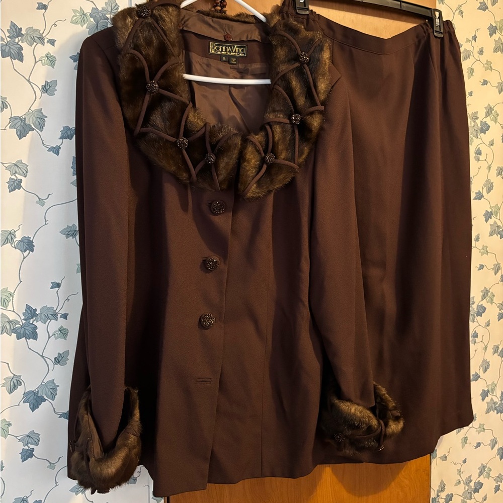 DONNA VINICI Brown Faux Fur Trimmed Women's Skirt Suit